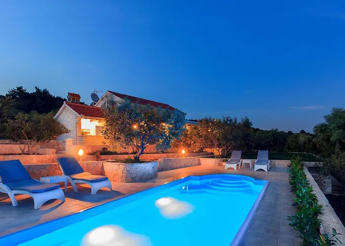 Cozy Home In Okrug Gornji